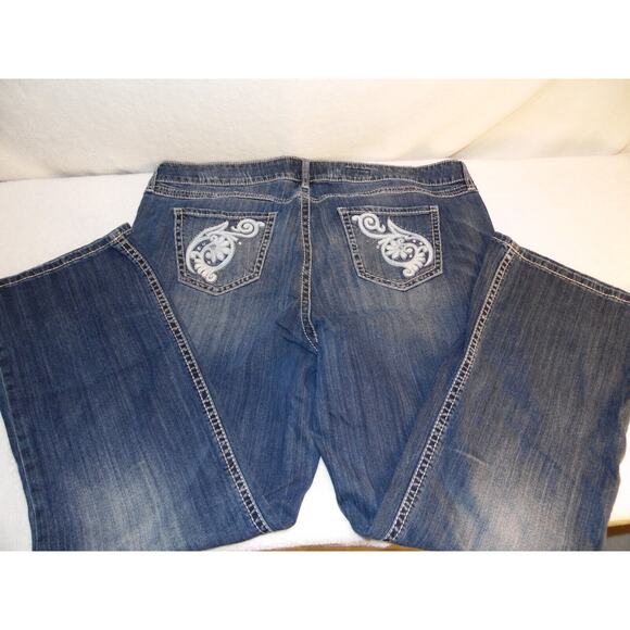 Torrid Womens 45x30.5 Relaxed Boot Cut Stretch Jeans - Picture 2 of 16